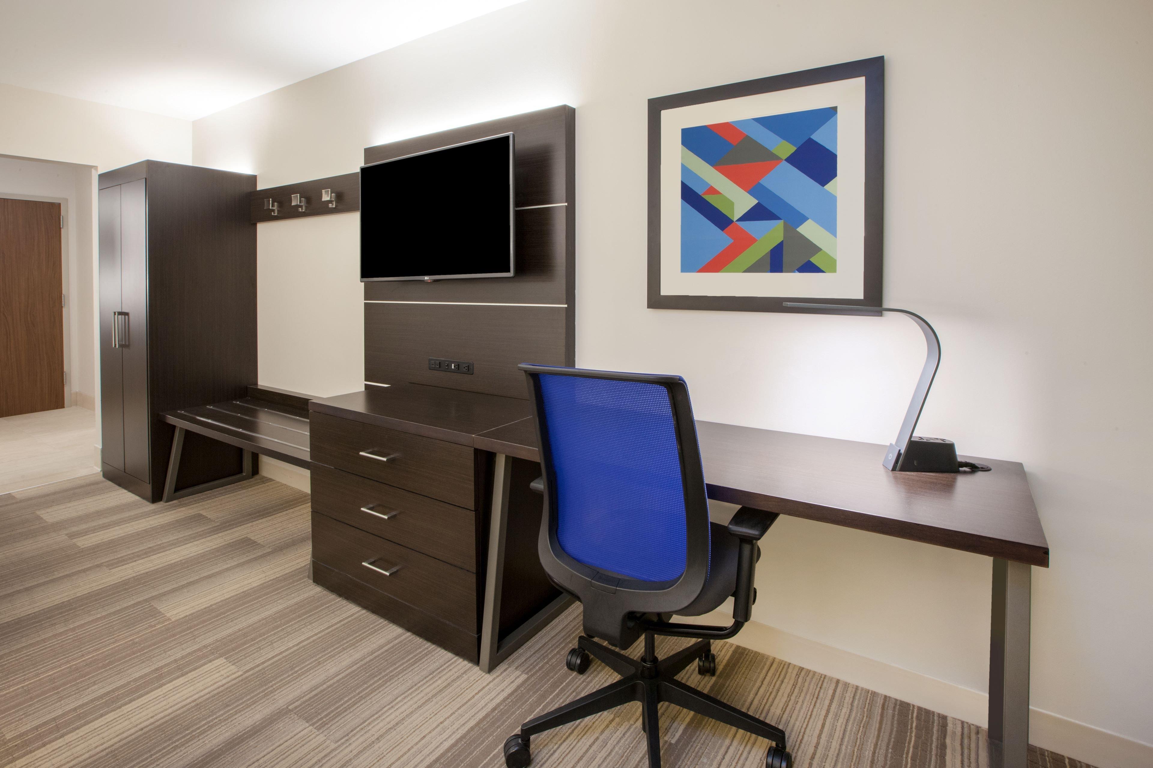 Holiday Inn Express & Suites Brunswick By Ihg Exterior photo