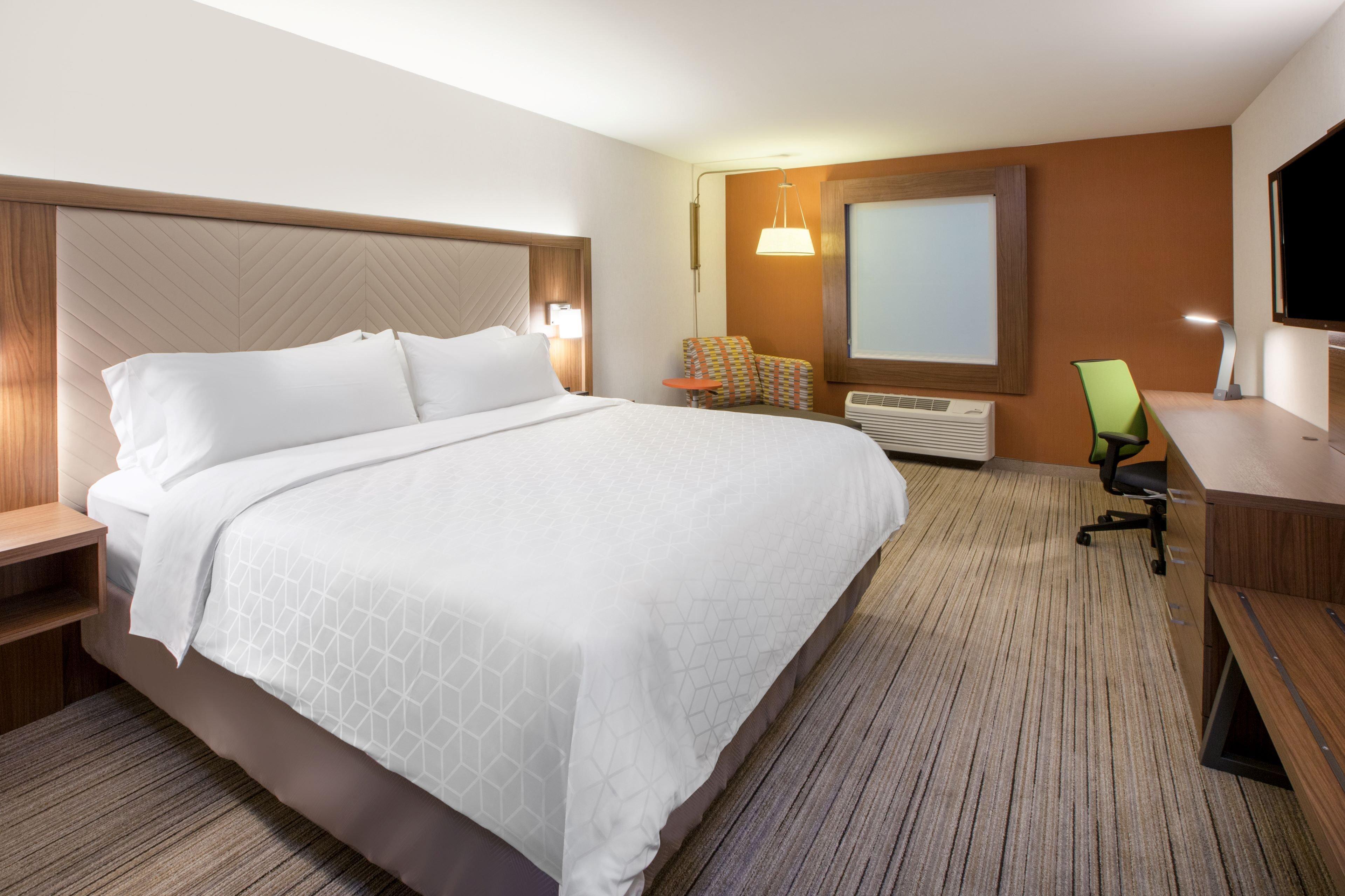 Holiday Inn Express & Suites Brunswick By Ihg Exterior photo